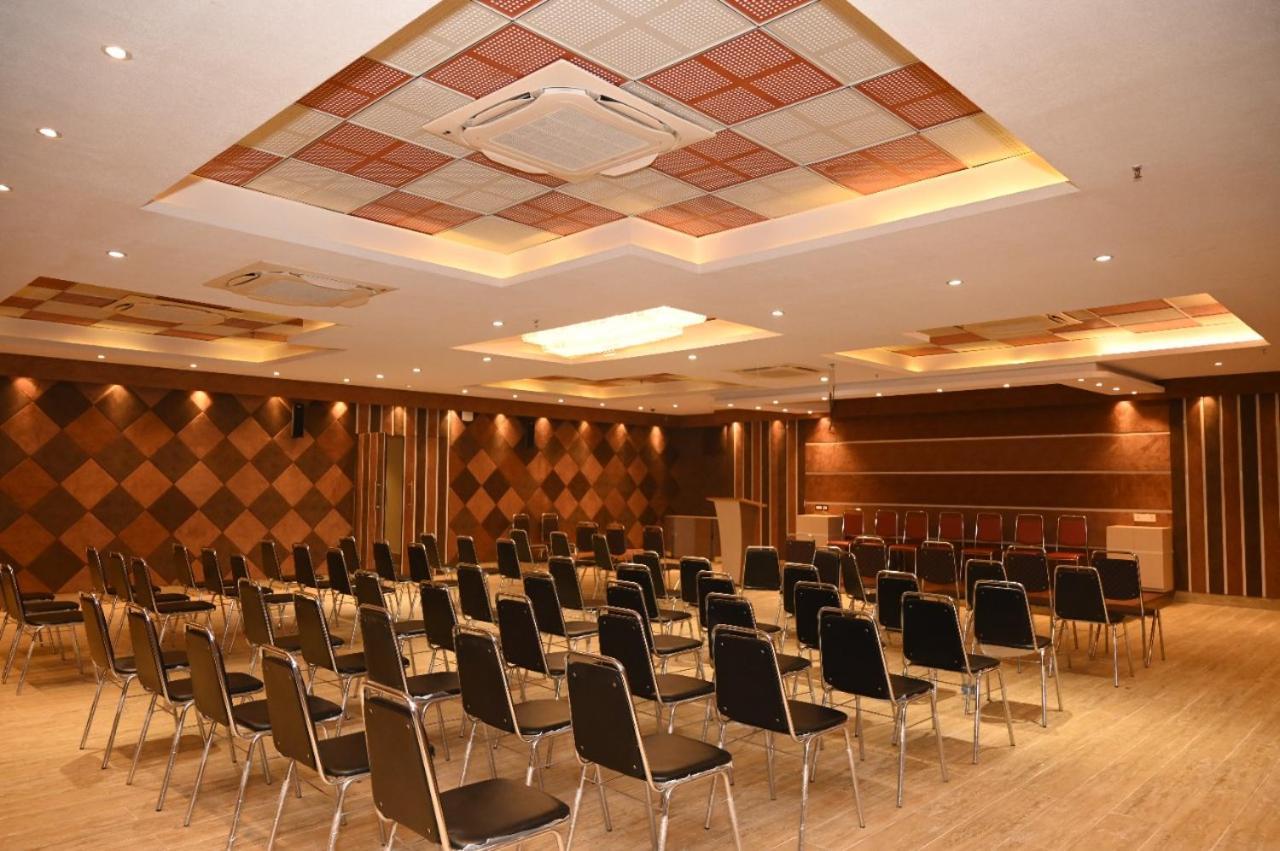 דיגה Hotel Mannat International מראה חיצוני תמונה